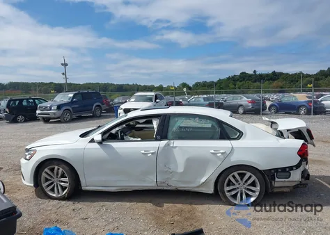 2019 Volkswagen Passat 2.0T Wolfsburg Edition z USA, uszkodzony, nr VIN 1VWLA7A34KC012386